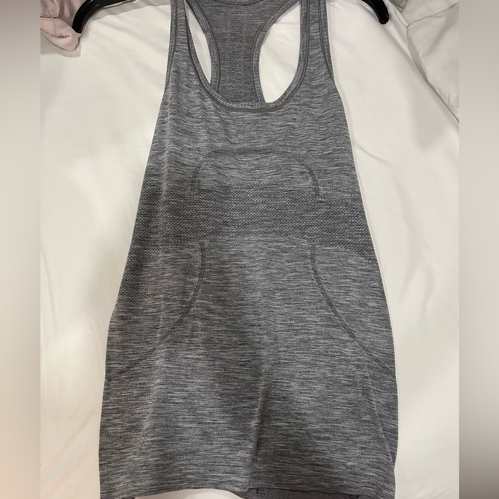 Lululemon grey tank top🩶